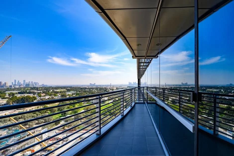 Balkon met uitzicht bij een appartement in Dubai