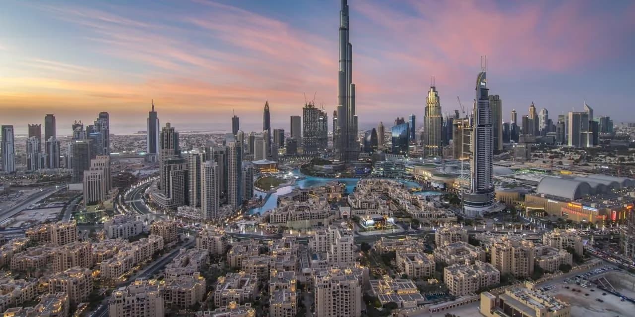Uitzicht op de Burj Khalifa en de vastgoedmarkt van Dubai