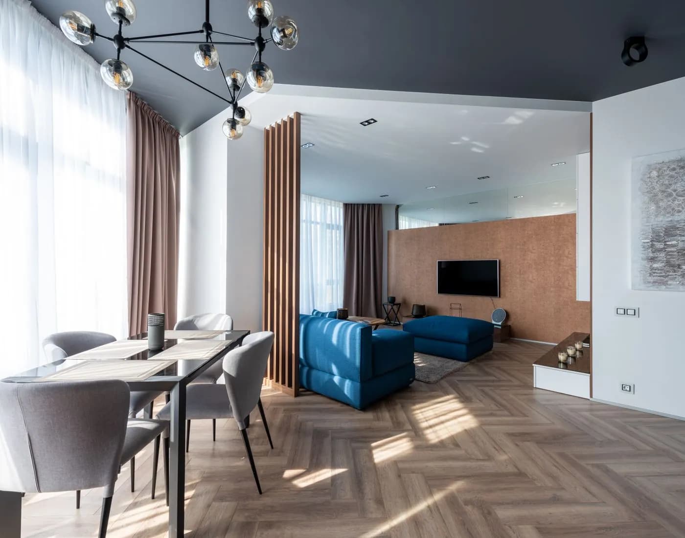 Licht en ruim modern appartementinterieur